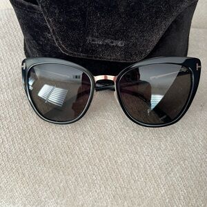 ✨ Tom Ford Simona TF717 01A Cat-Eye Sunglasses – Brand New ✨